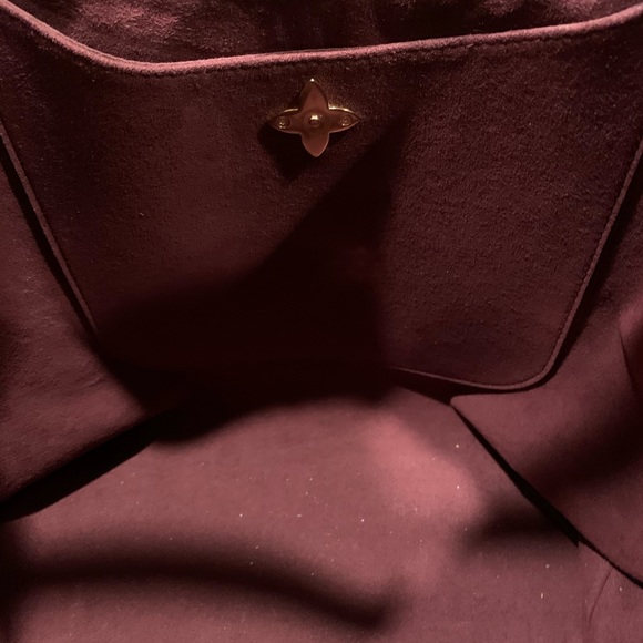 Louis Vuitton - Picture 5 of 6